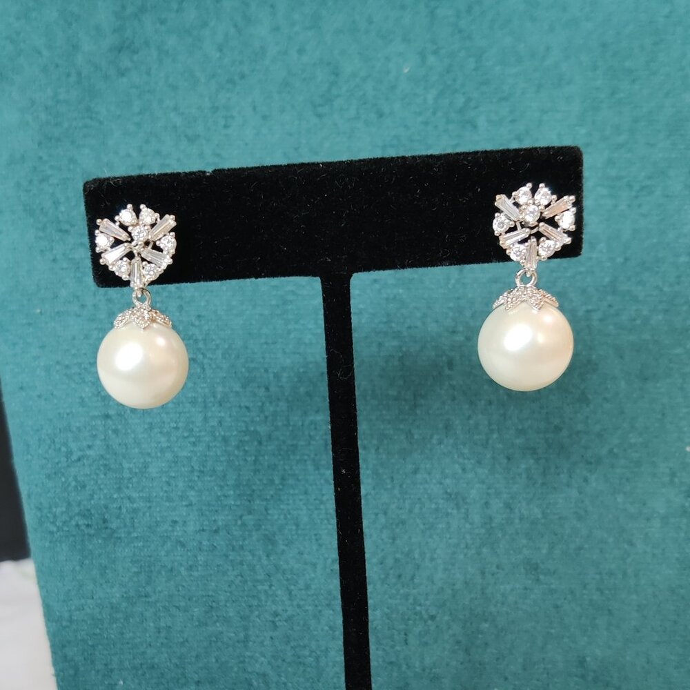 NEW Diamond and White Pearl Dangle Earrings Party/Bridal/Formal/ALL Occasions